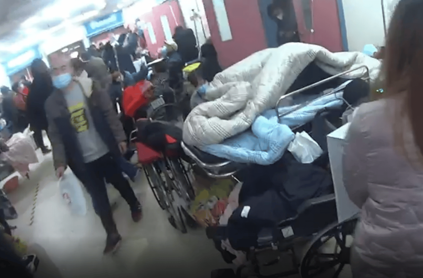 «Ασφυκτιούν» τα νοσοκομεία στην Κίνα