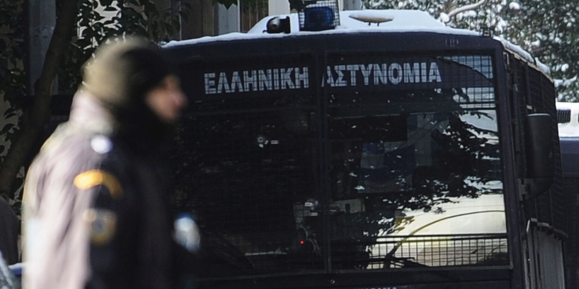 Κλούβα της ΕΛ.ΑΣ. στην Χαριλάου Τρικούπη