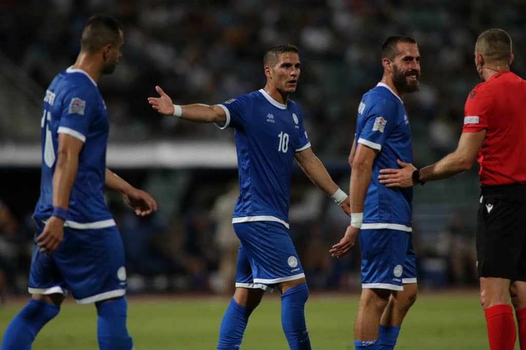Ποδοσφαιριστές της εθνικής Κύπρου σε αγώνα με την Ελλάδα