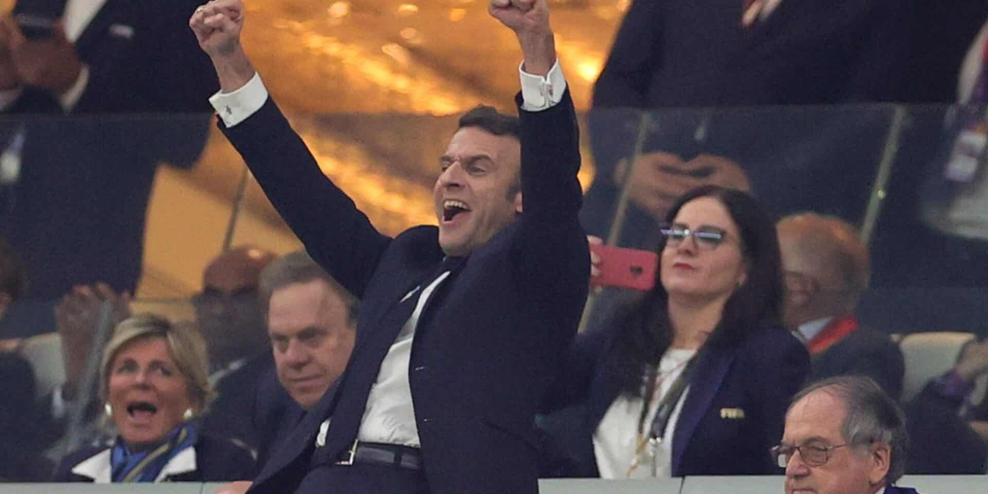 Ο Εμάνουελ Μακρόν παρακολουθεί ματς του Μουντιάλ 2022