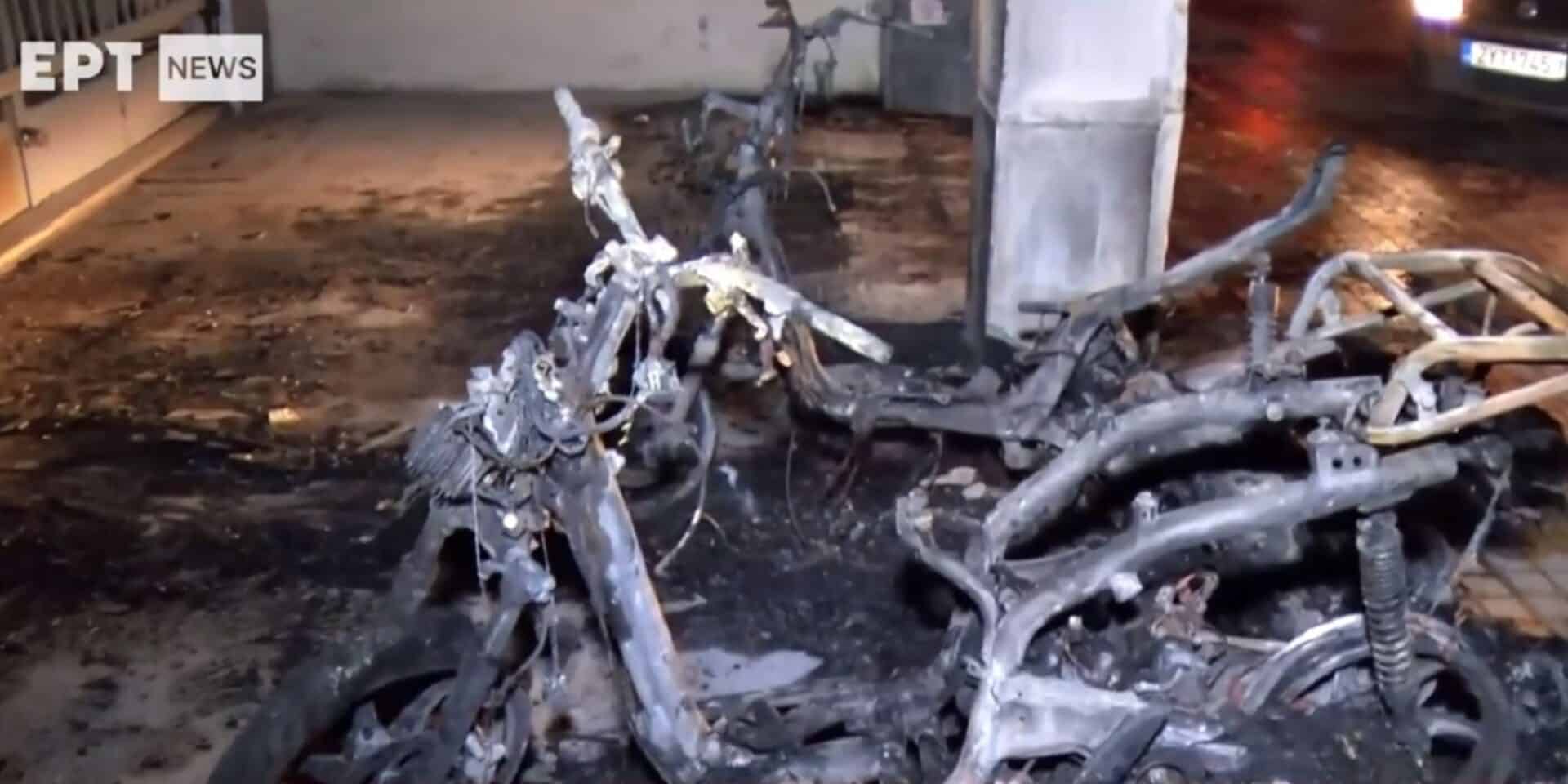 Καμένη μηχανή από τον εμπρησμό στην Κυψέλη