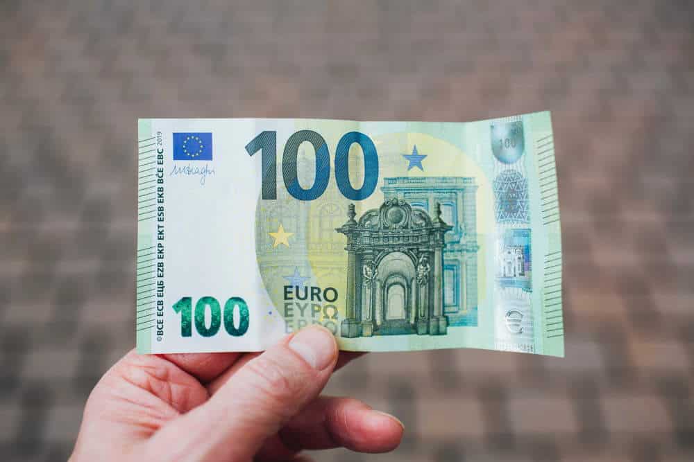 Χαρτονόμισμα των 100 ευρώ / Φωτογραφία: Unsplash