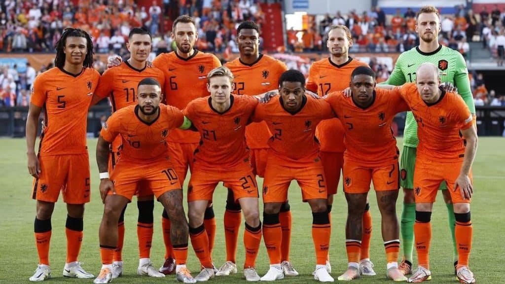 Ποδοσφαιριστές της Ολλανδίας με πορτοκαλί φανέλες
