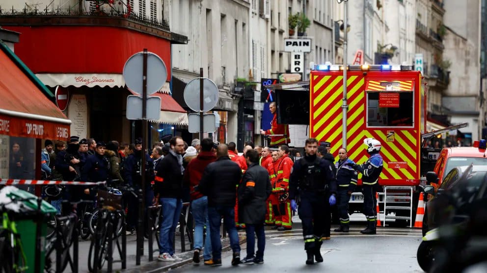Τρεις νεκροί από φονική επίθεση στην «καρδιά» του Παρισιού 