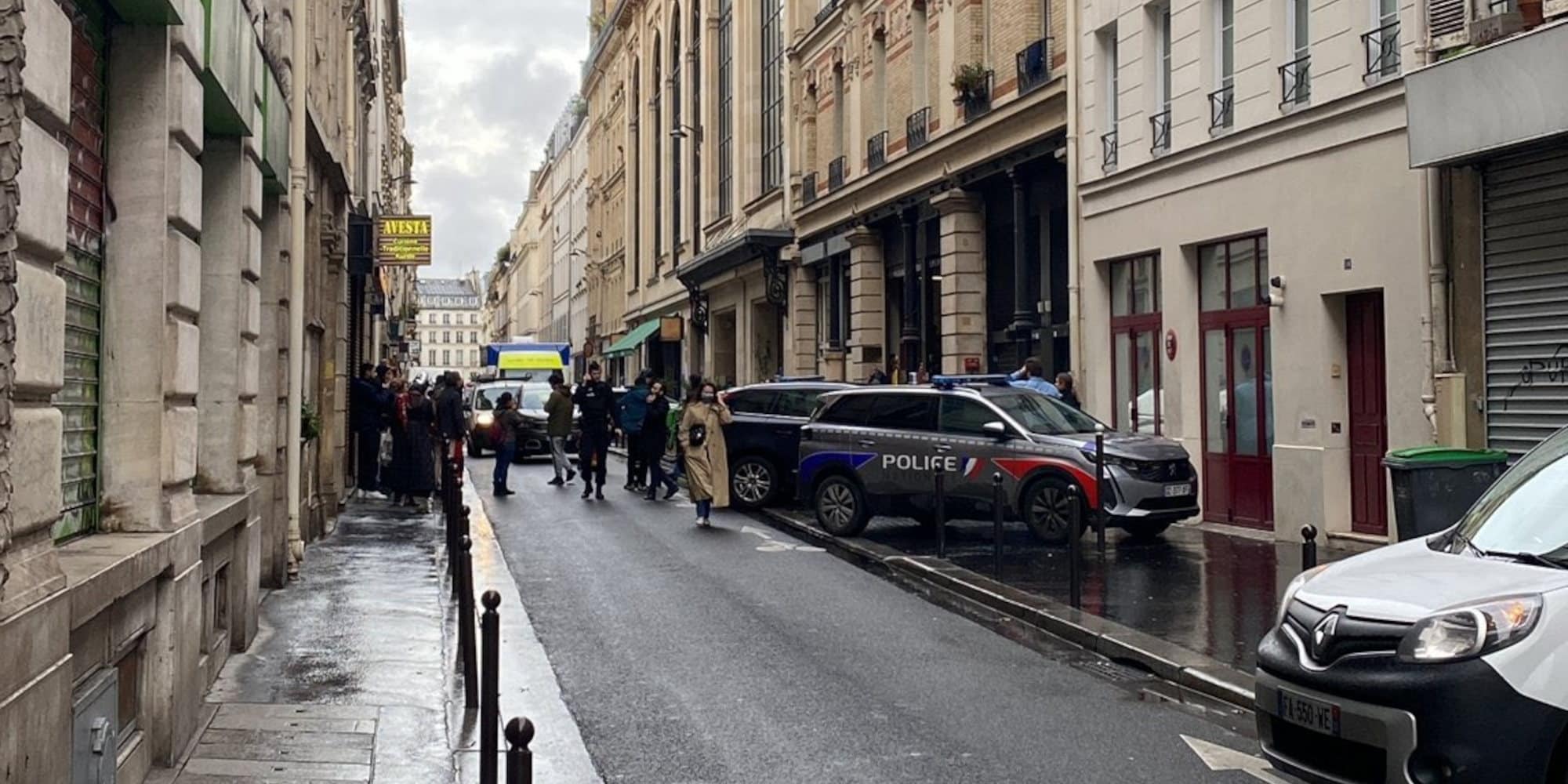 Χάος στο Παρίσι μετά από μπαράζ πυροβολισμών