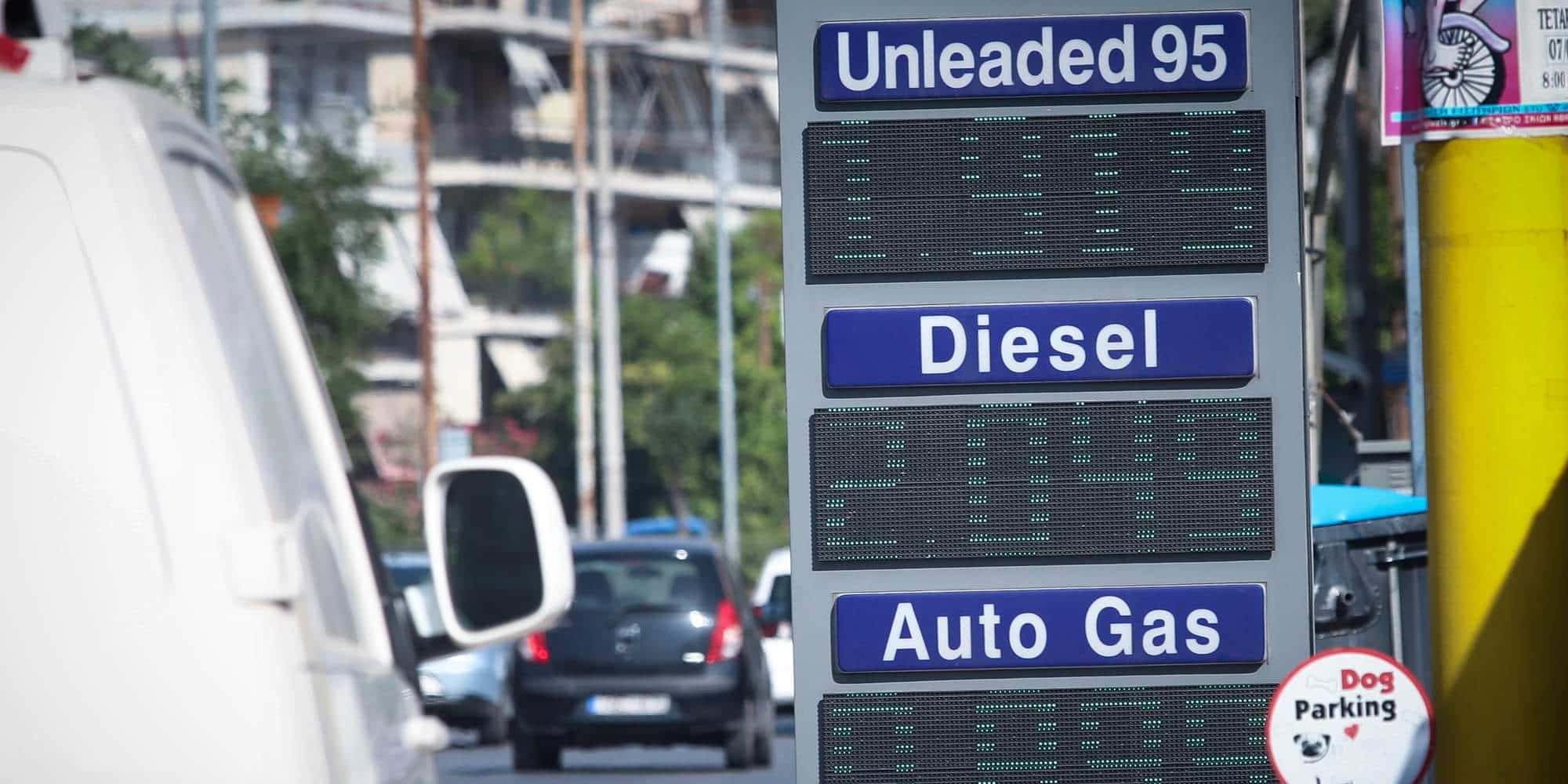 Η τιμή της βενζίνης όπως αποτυπώνεται σε πρατήριο / Φωτογραφία: Eurokinissi