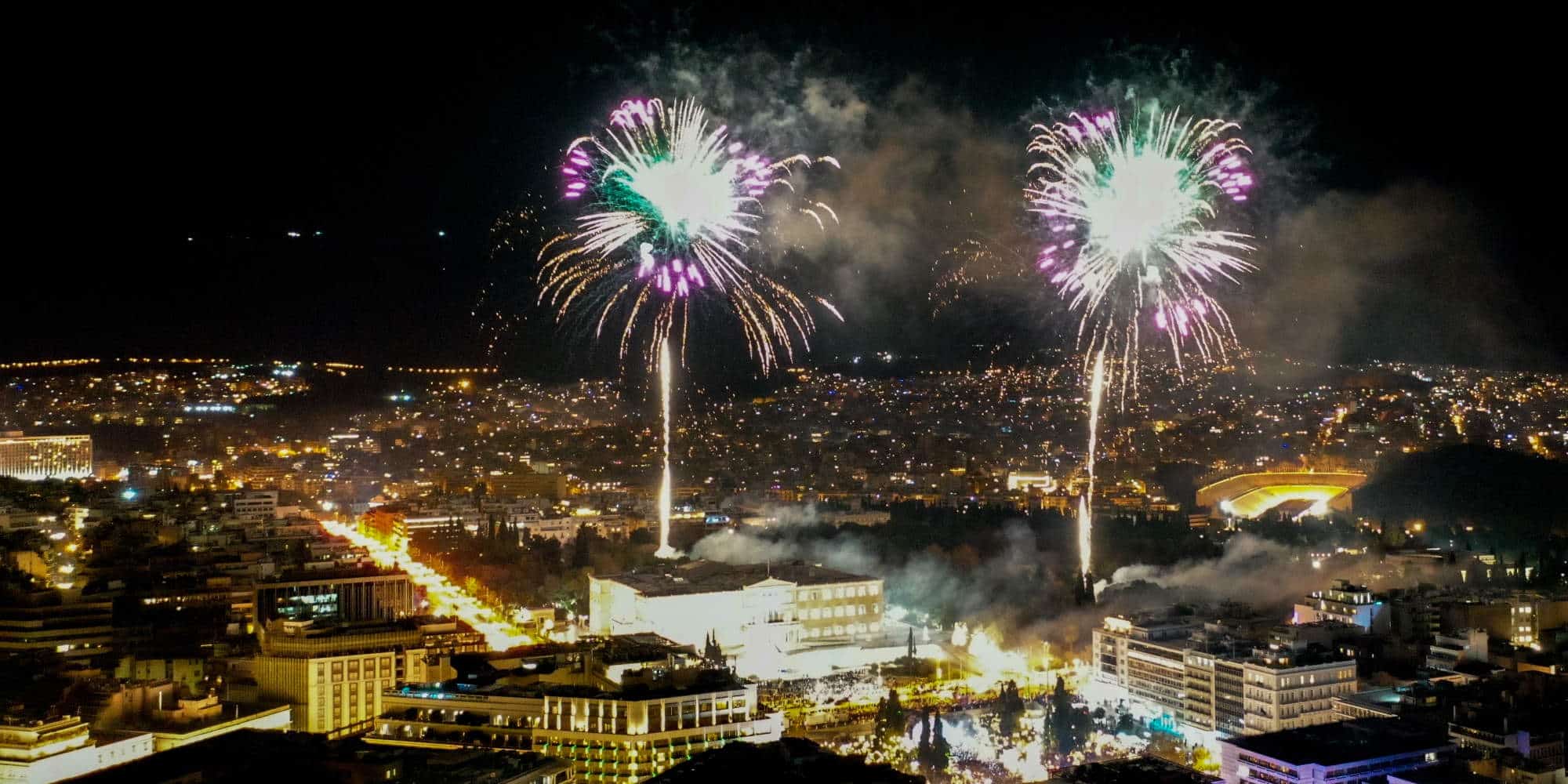 Πυροτεχνήματα την Πρωτοχρονιά πάνω από την Αθήνα
