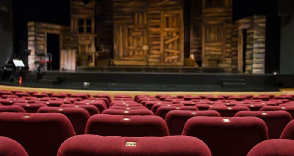 theatro skini ithopoioi 23 12 2022 - Ανακοίνωση του ΣΕΗ σχετικά με την εξίσωση των αποφοίτων δραματικών σχολών με απόφοιτους λυκείου- Κατάληψη της Δραματικής Σχολής του Εθνικού Θεάτρου