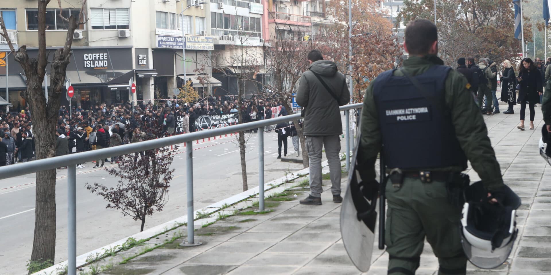 Θεσσαλονίκη: Διαφωνία εισαγγελέα-ανακριτή για την προφυλάκιση του αστυνομικού που πυροβόλησε τον 16χρονο