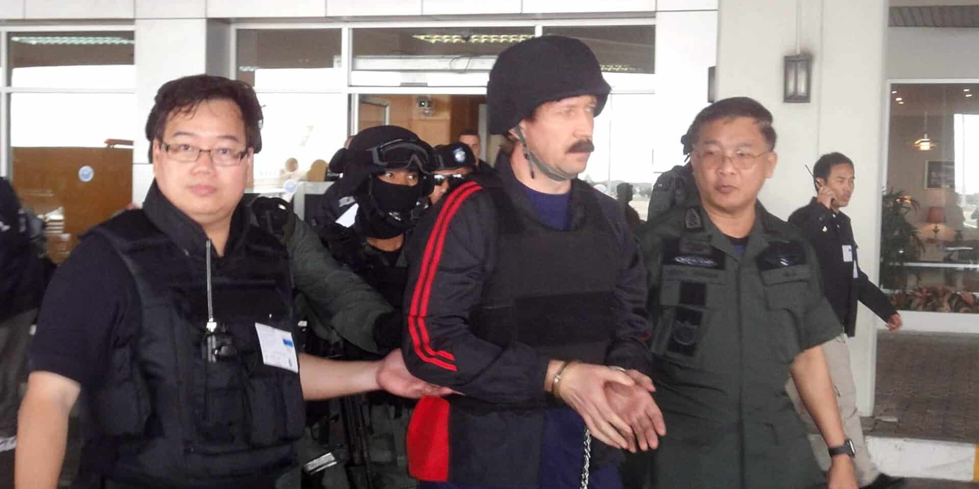 Ο Ρώσος έμπορος όπλων, Βίκτορ Μπουτ κατά τη σύλληψή του πριν από 12 χρόνια