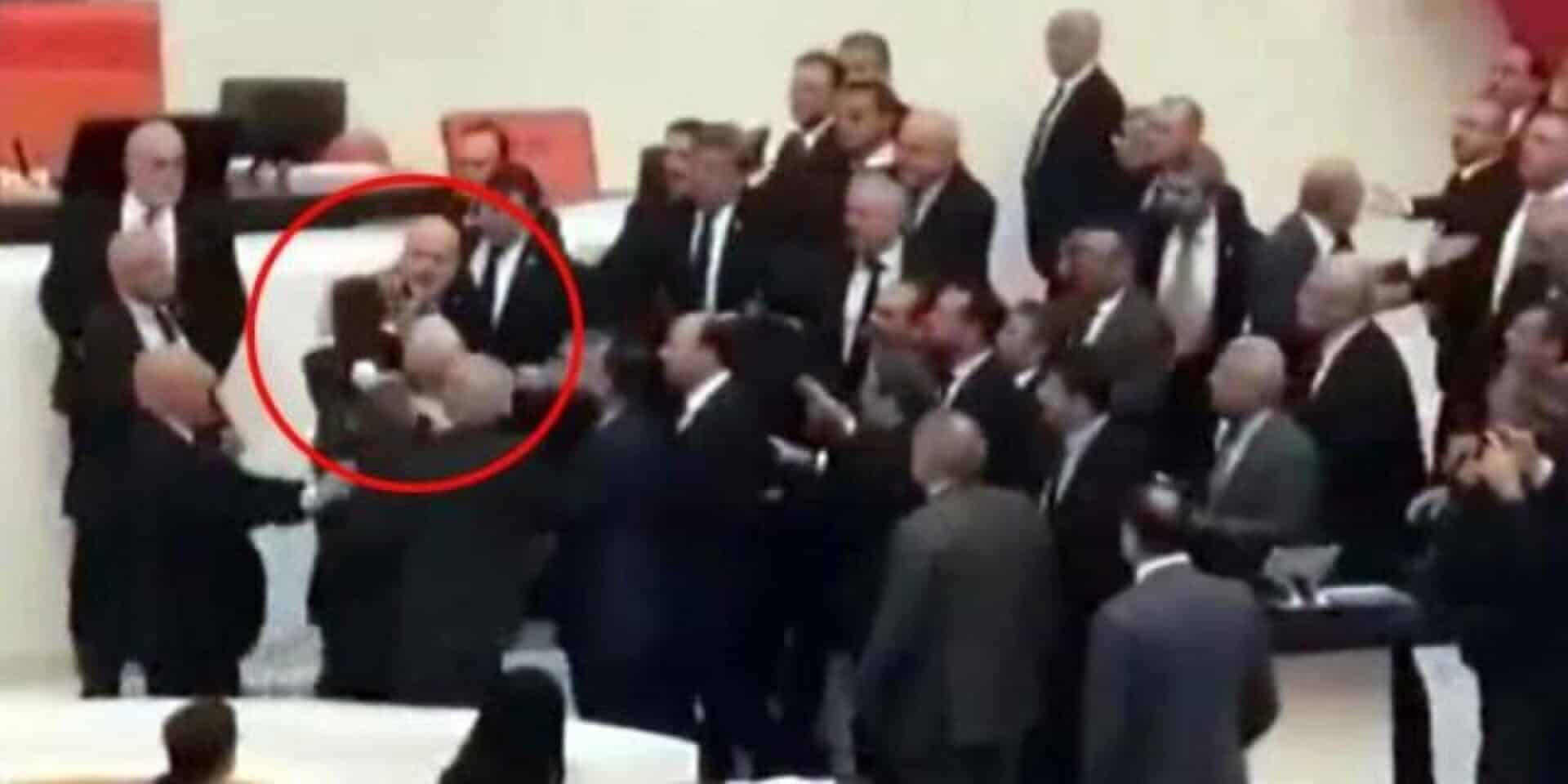 Χάος στην βουλή της Τουρκίας