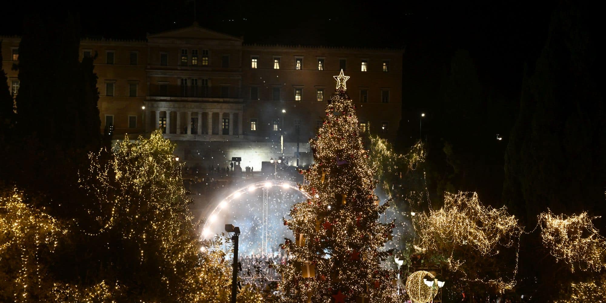 Η φωταγώγηση του χριστουγεννιάτικου δέντρου στην Αθήνα