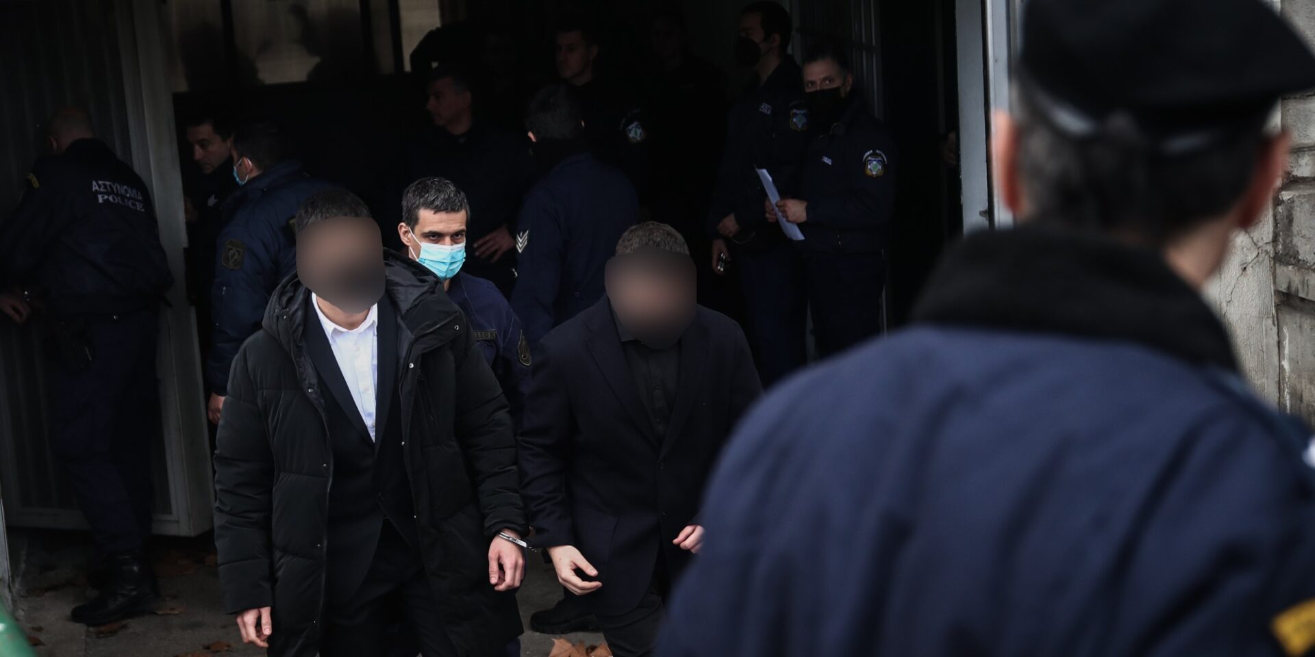 Εικόνα από κάποιους κατηγορούμενους στη δολοφονία του Καμπανού