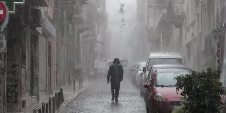 Νέο έκτακτο δελτίο ΕΜΥ: Ξεκινούν καταιγίδες – Πότε θα χαλάσει ο καιρός στην Αττική