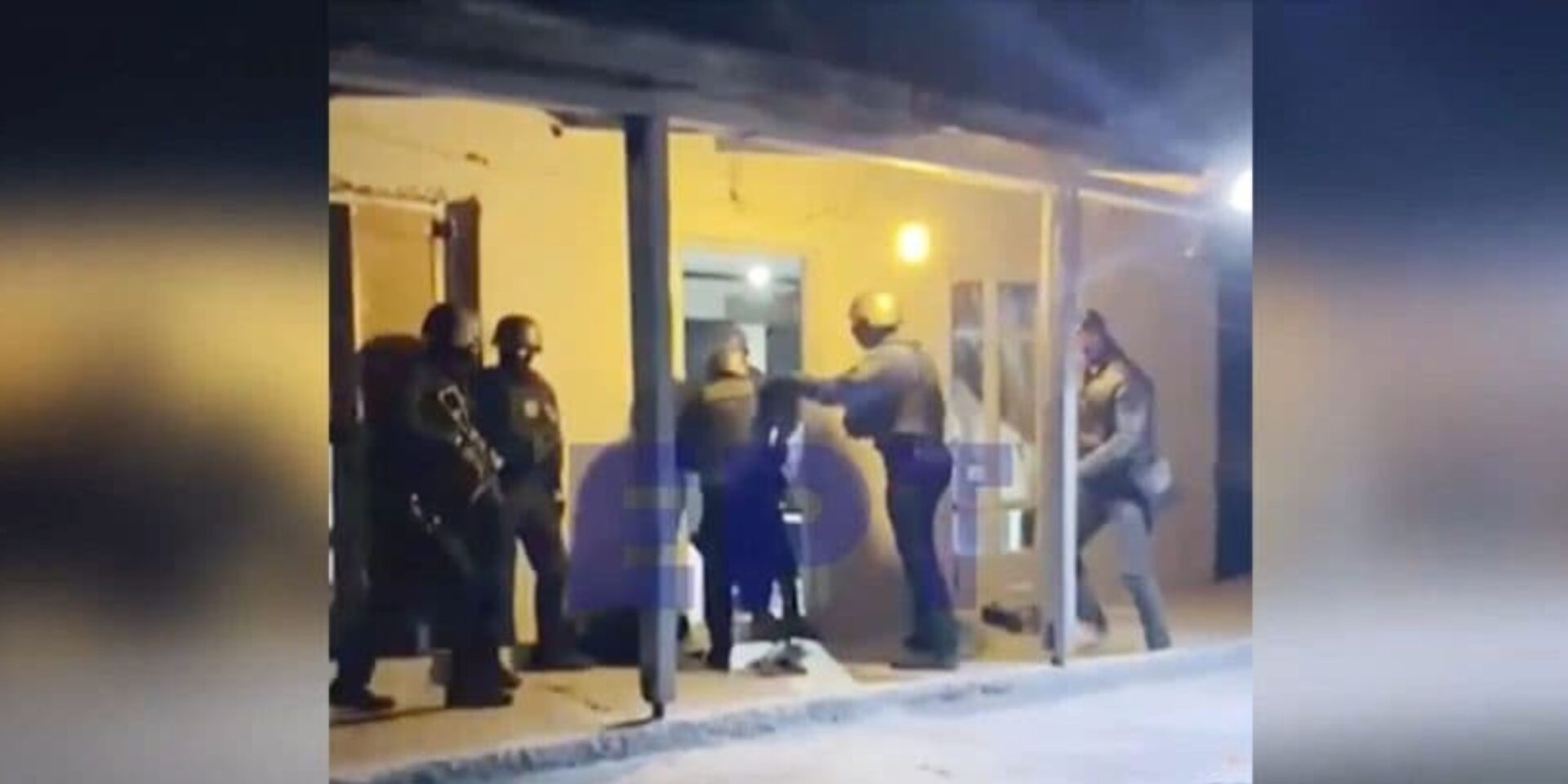 Η στιγμή που η ΟΠΚΕ μπαίνει σε σπίτι στον Ωρωπό