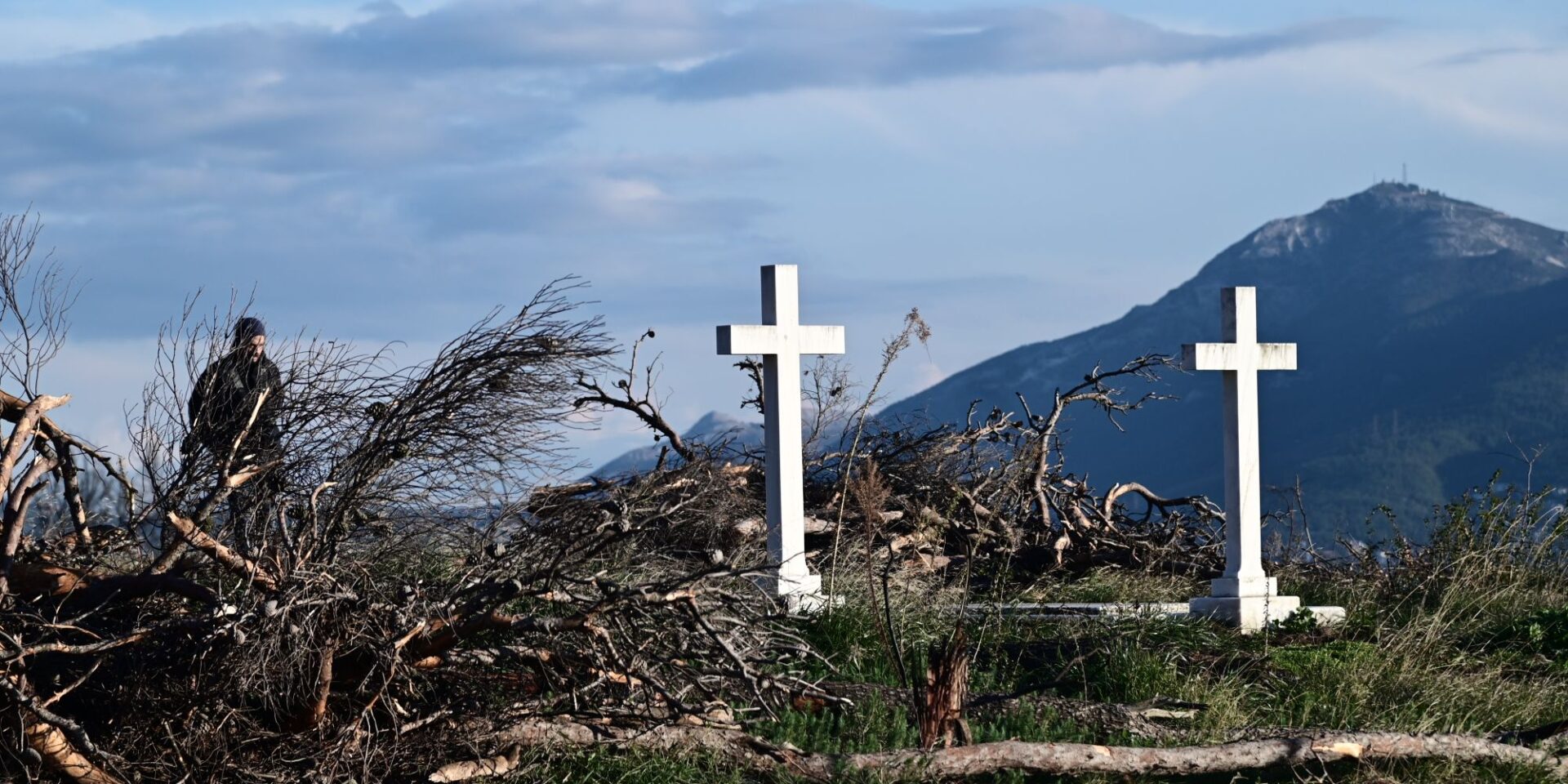 To βασιλικό κοιμητήριο στο Τατόι
