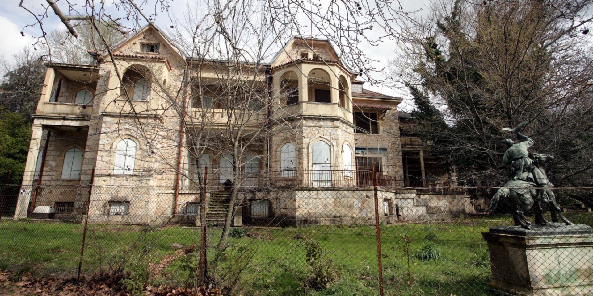 Τα βασιλικά ανάκτορα στο Τατόι