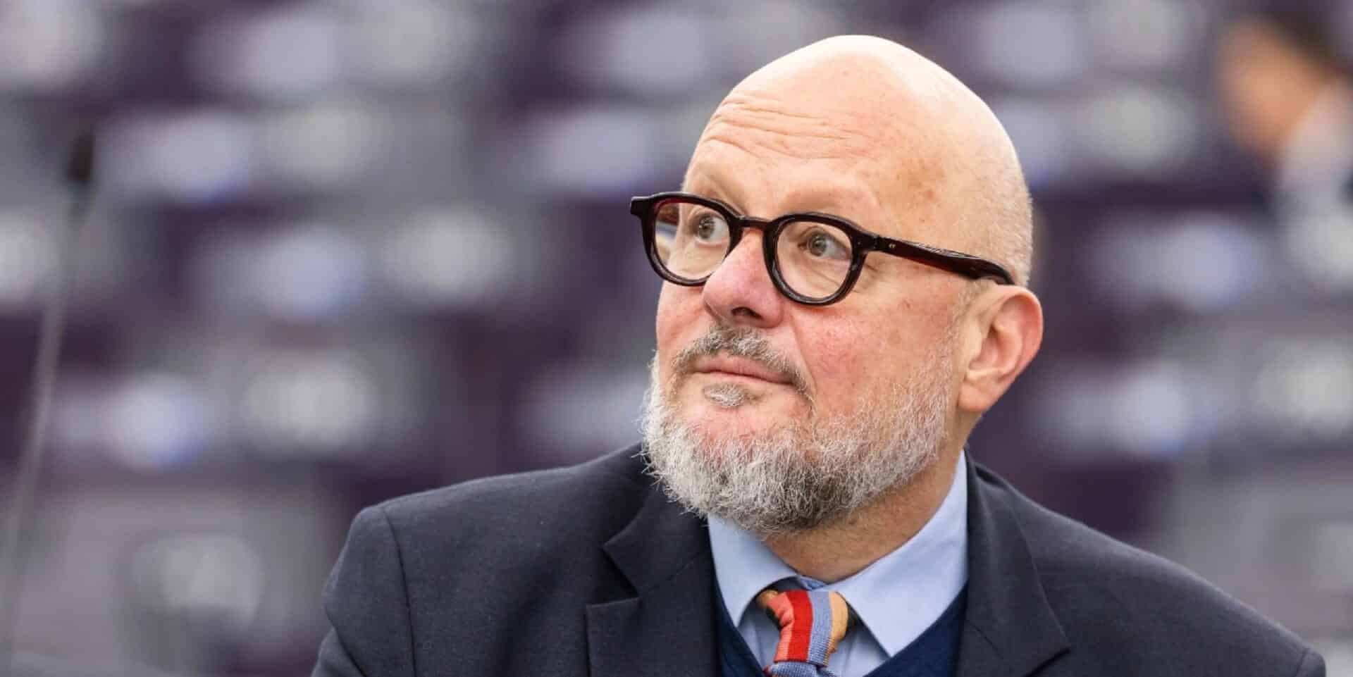 Ο Μαρκ Άνχελ αντικαθιστά την Εύα Καϊλή