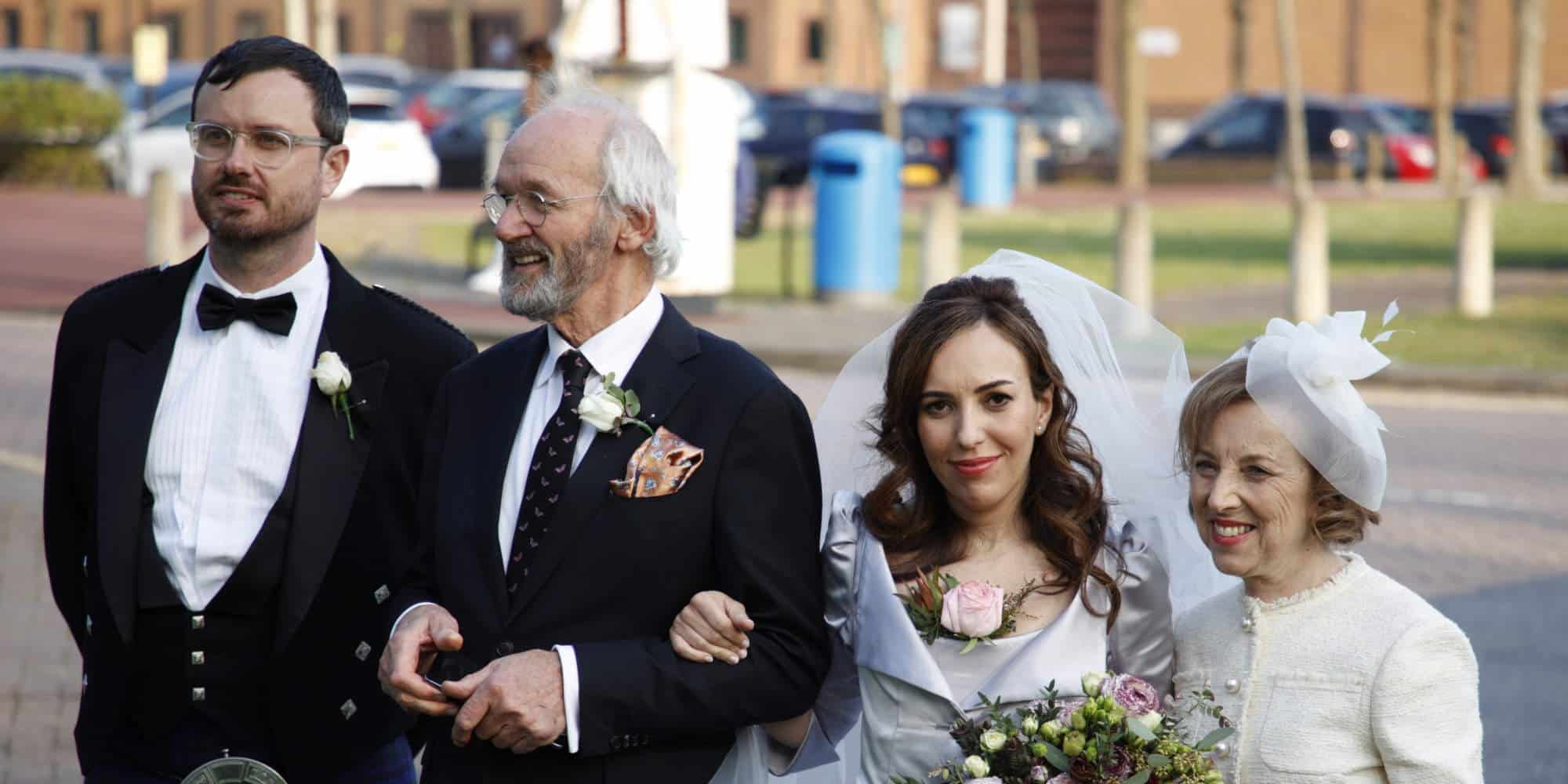 Ο γάμος του Τζούλιαν Άσανζ, με την σύζυγό του να φορά νυφικό της σχεδιάστριας, Βίβιαν Γουέστγουντ