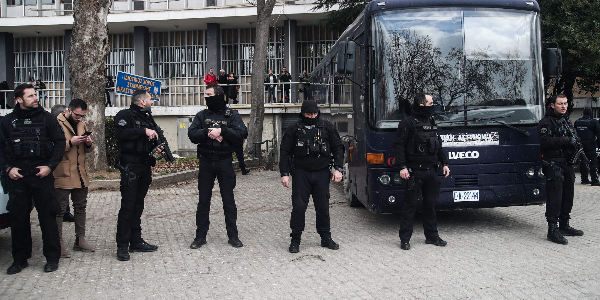 Ισχυρές αστυνομικές δυνάμεις έξω από τα δικαστήρια στη Θεσσαλονίκη