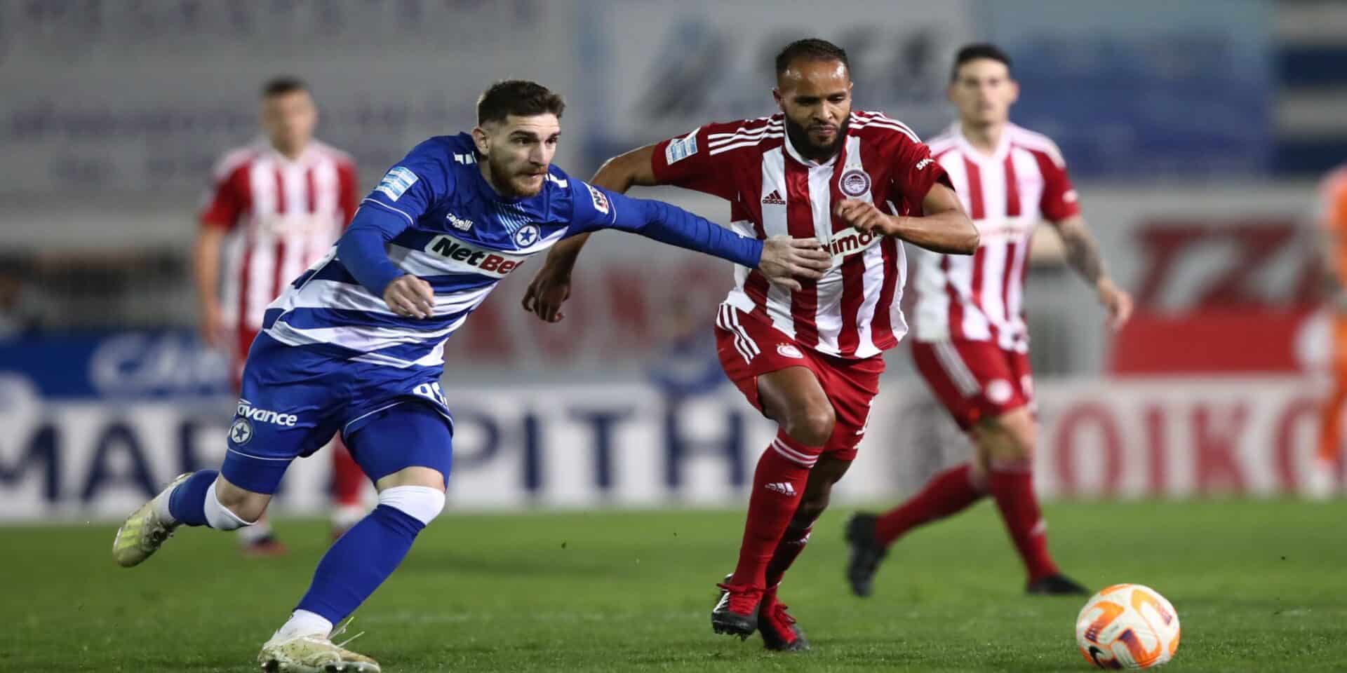 Φάση από το Ατρόμητος-Ολυμπιακός για την Super League