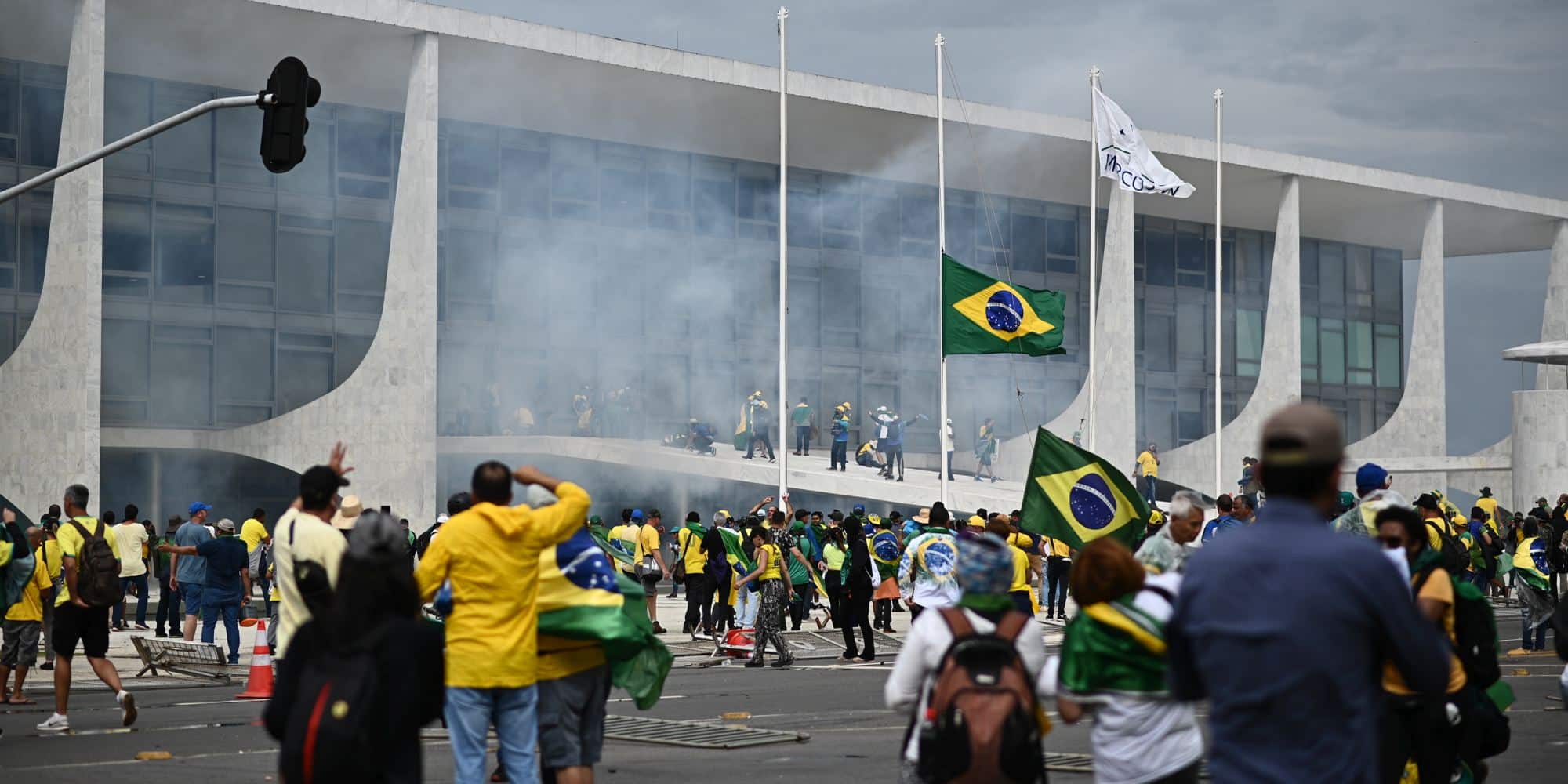 Εισβολή σε κυβερνητικά κτίρια από οπαδούς του Μπολσονάρου στη Βραζιλία - Κυβέρνηση Λούλα