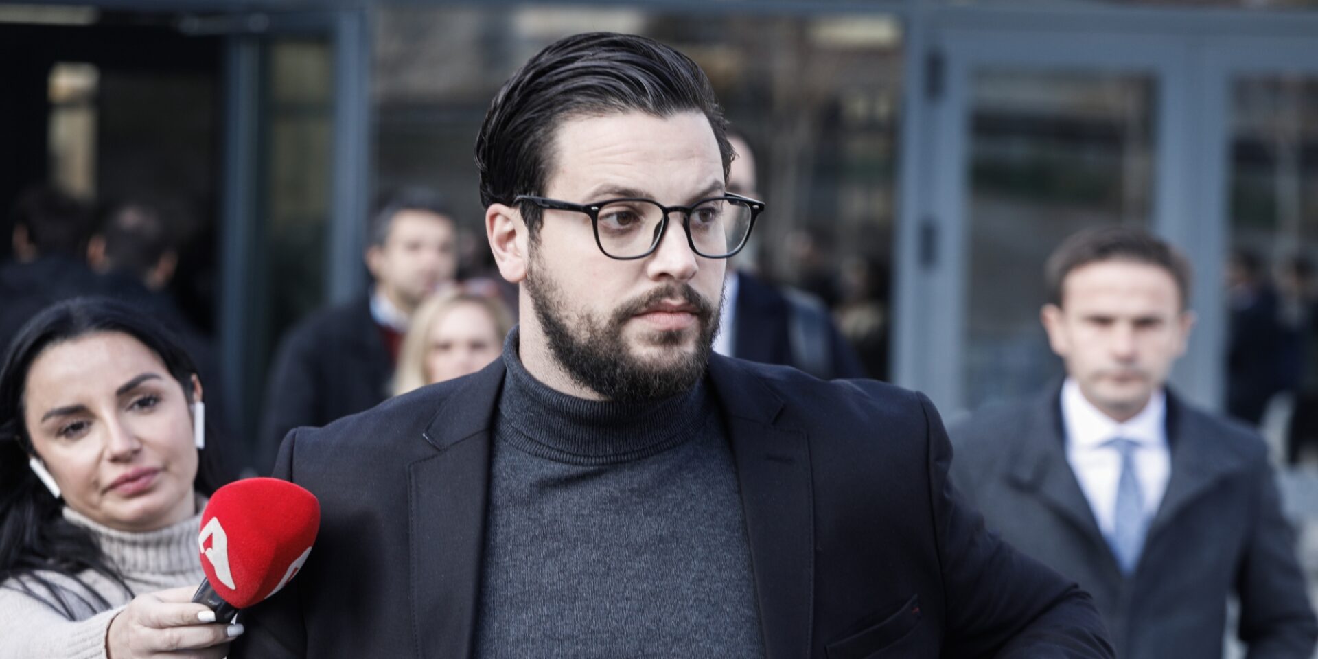 Ο Μάνος Δασκαλάκης πηγαίνει στο δικαστήριο