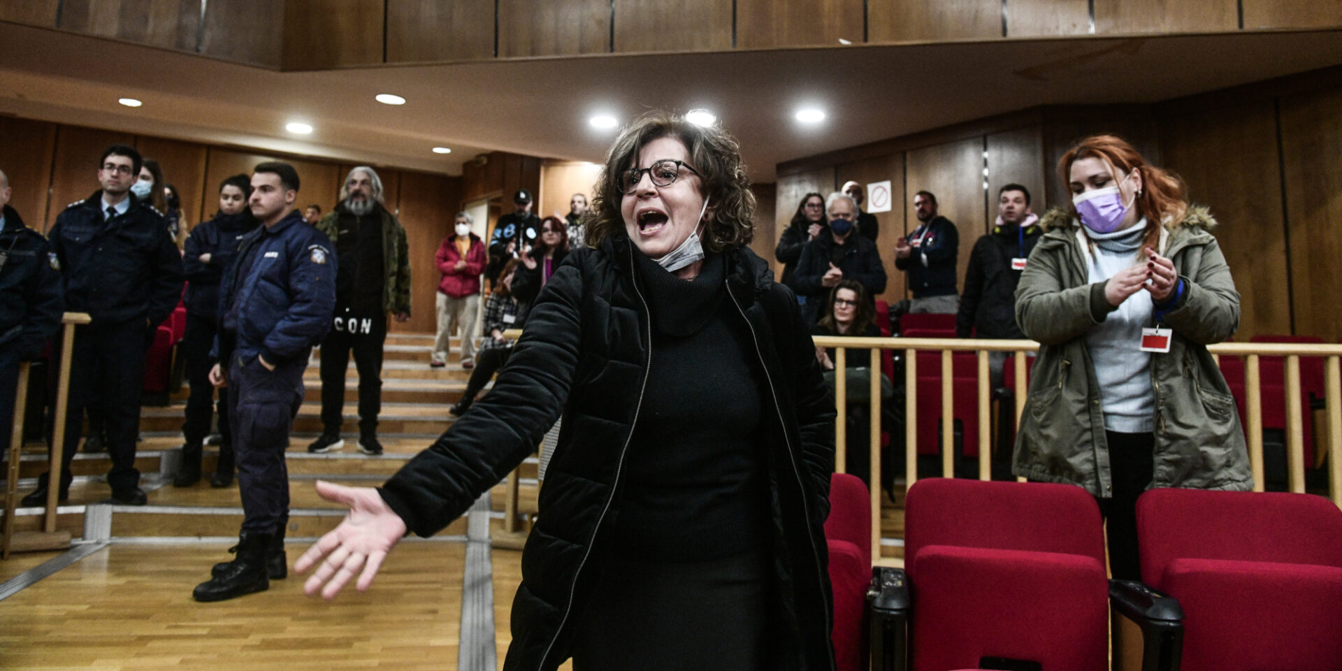 H μητέρα του Παύλου Φύσσα στη δίκη της Χρυσής Αυγής