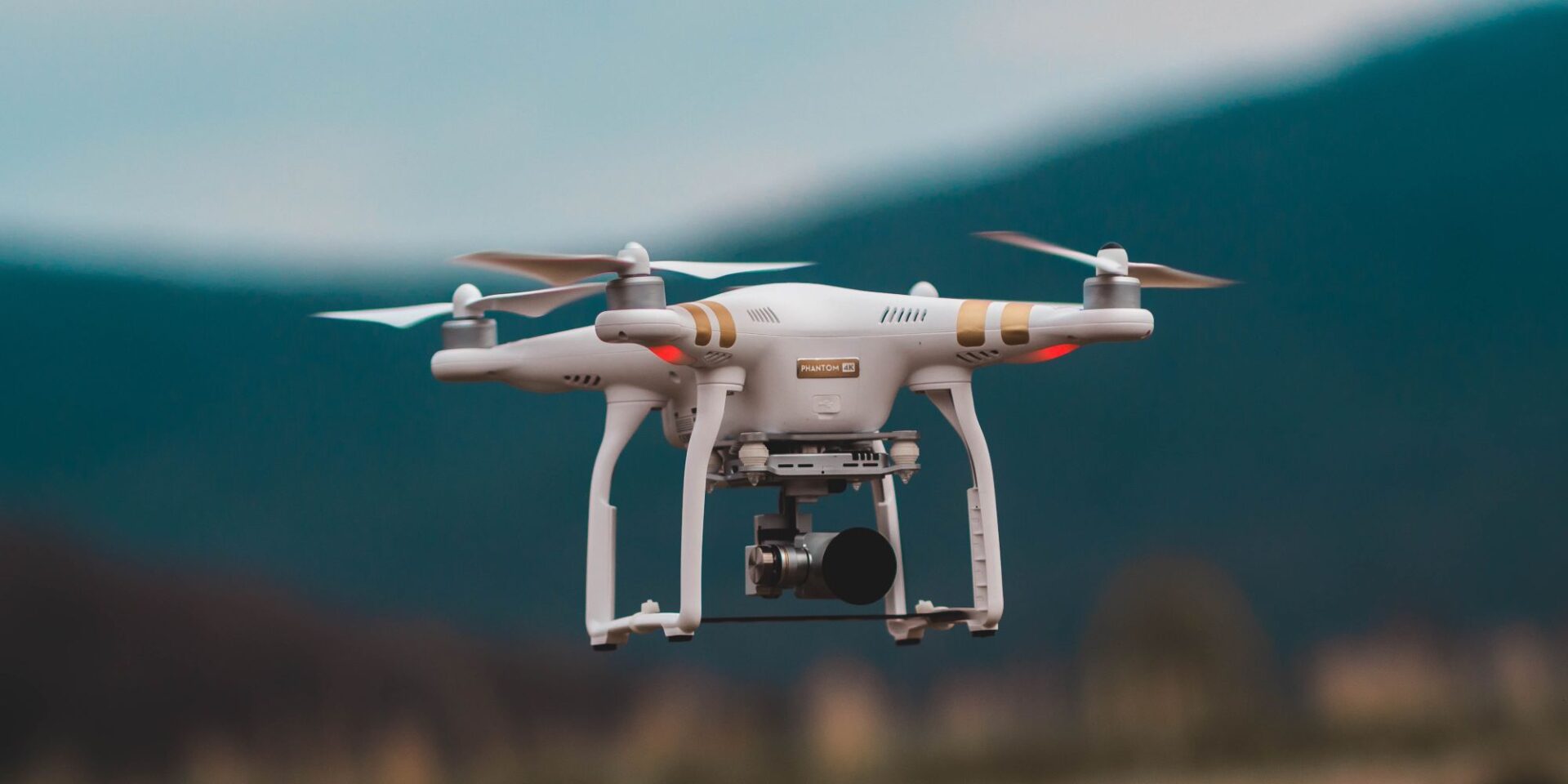 Ένα drone που βρίσκεται στον αέρα