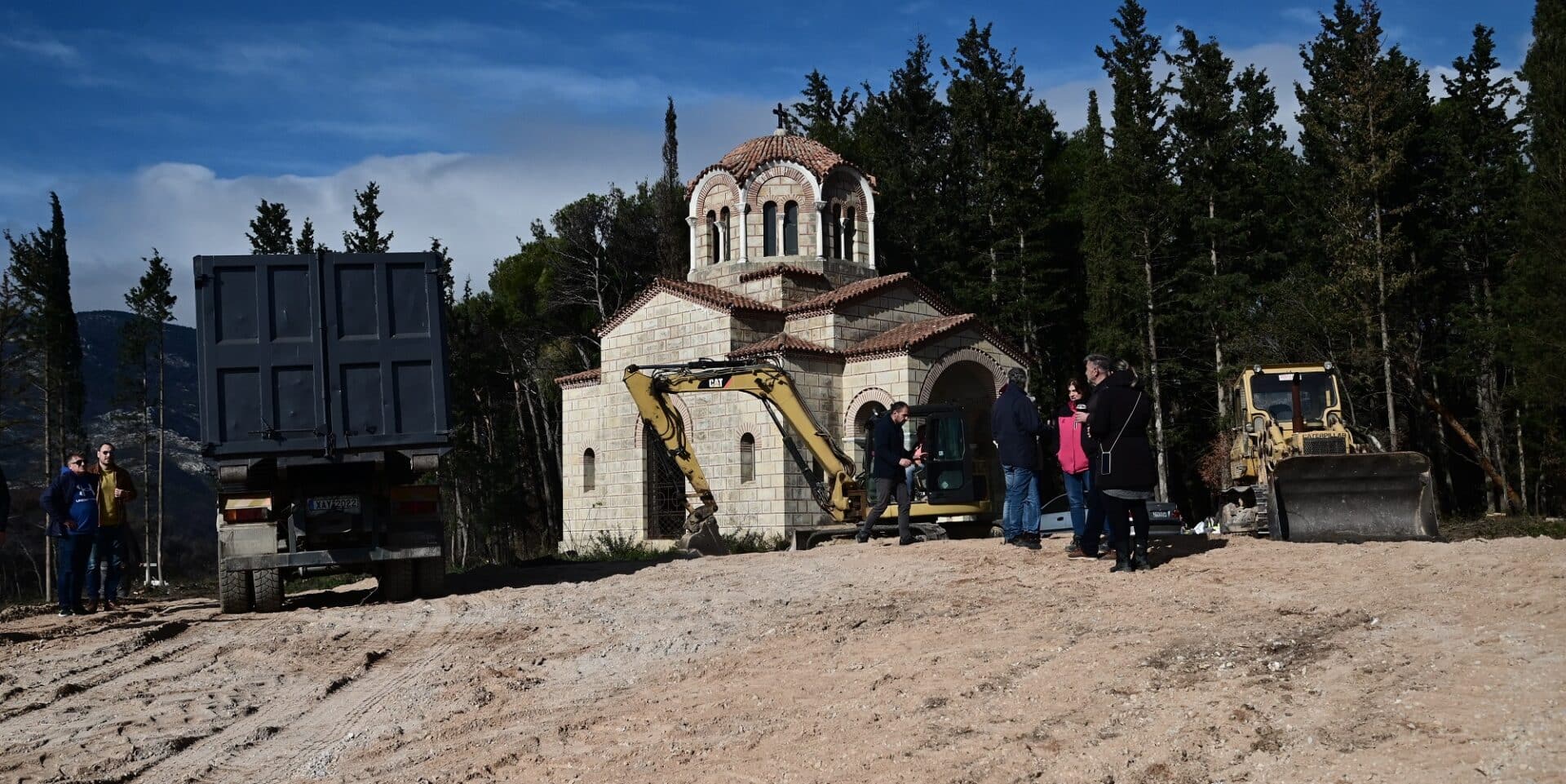 Εργασίες στο Τατόι για την ταφή του τέως βασιλιά Κωνσταντίνου μετά την κηδεία στην Μητρόπολη