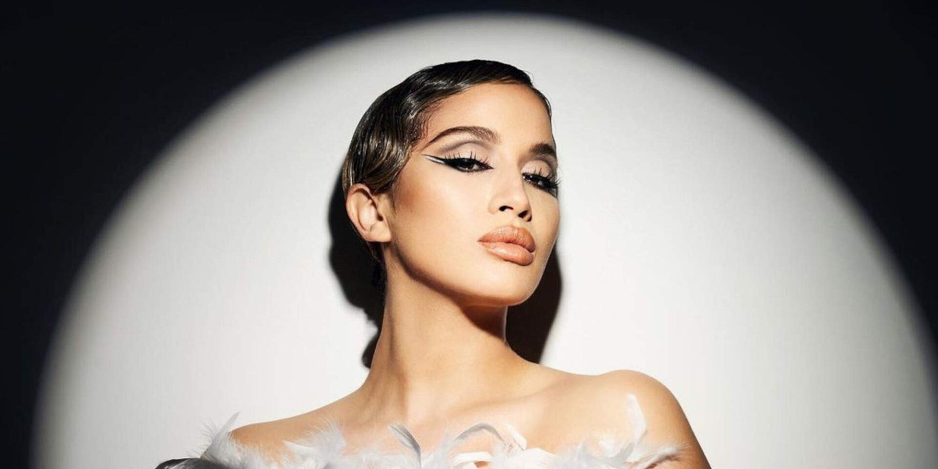 Η εκπρόσωπος της Γαλλίας, Λα Ζαρά, στη φετινή Eurovision / Φωτογραφία: Instagram @la_zarra