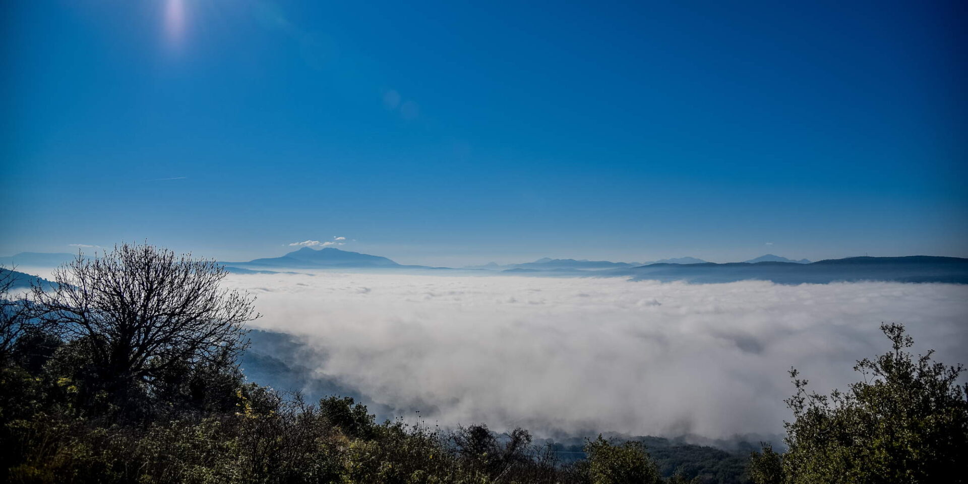 Εντυπωσιακό στρώμα ομίχλης πάνω από την πόλη των Ιωαννίνων / Φωτογραφία: Eurokinissi