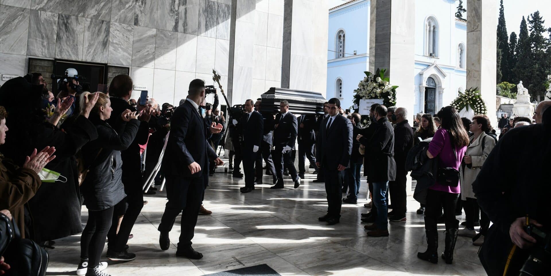 Στιγμιότυπο απο την κηδεία του Νίκου Ξανθόπουλου