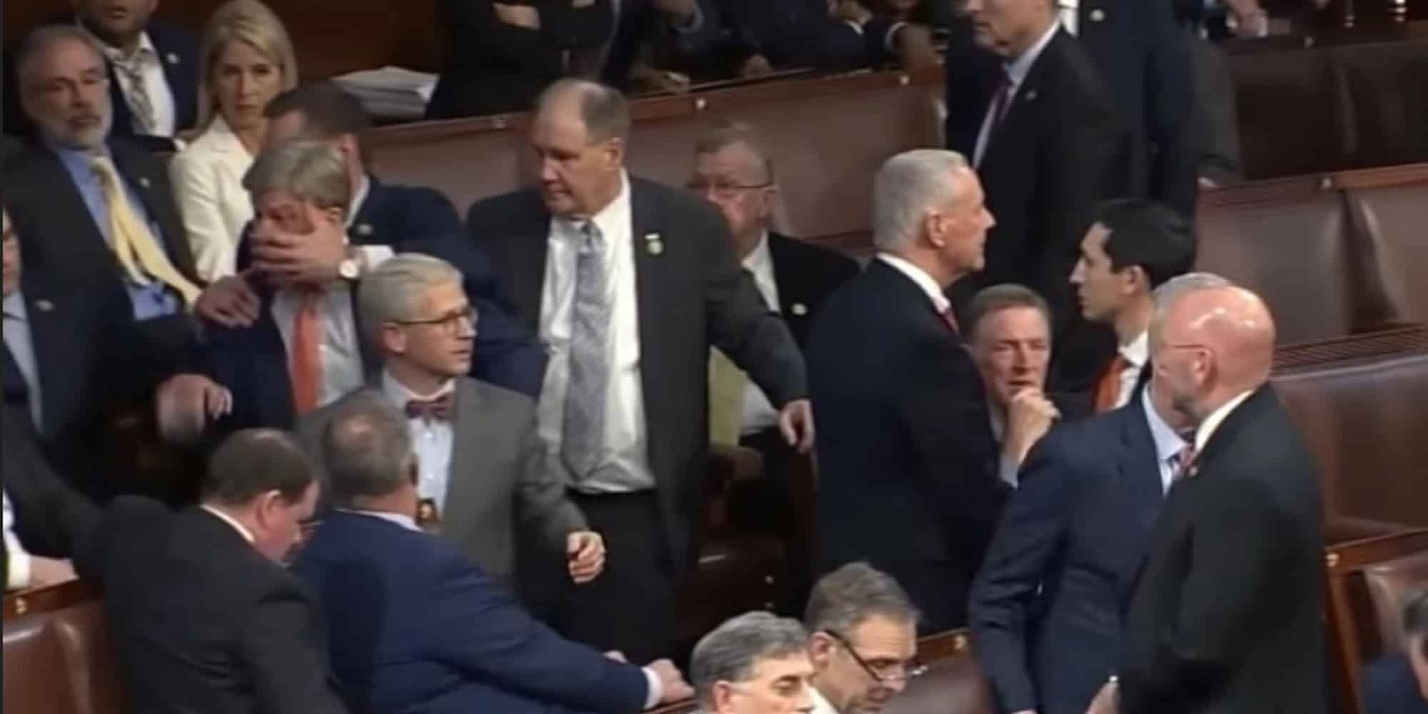 Κεφαλοκλείδωμα σε βουλευτή στο Κογκρέσο