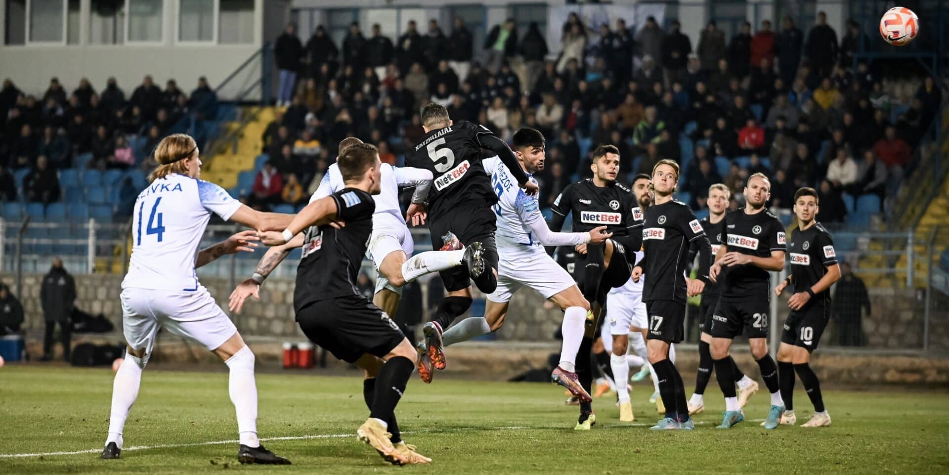 Φάση από το Λαμία-Ατρόμητος για την Super League