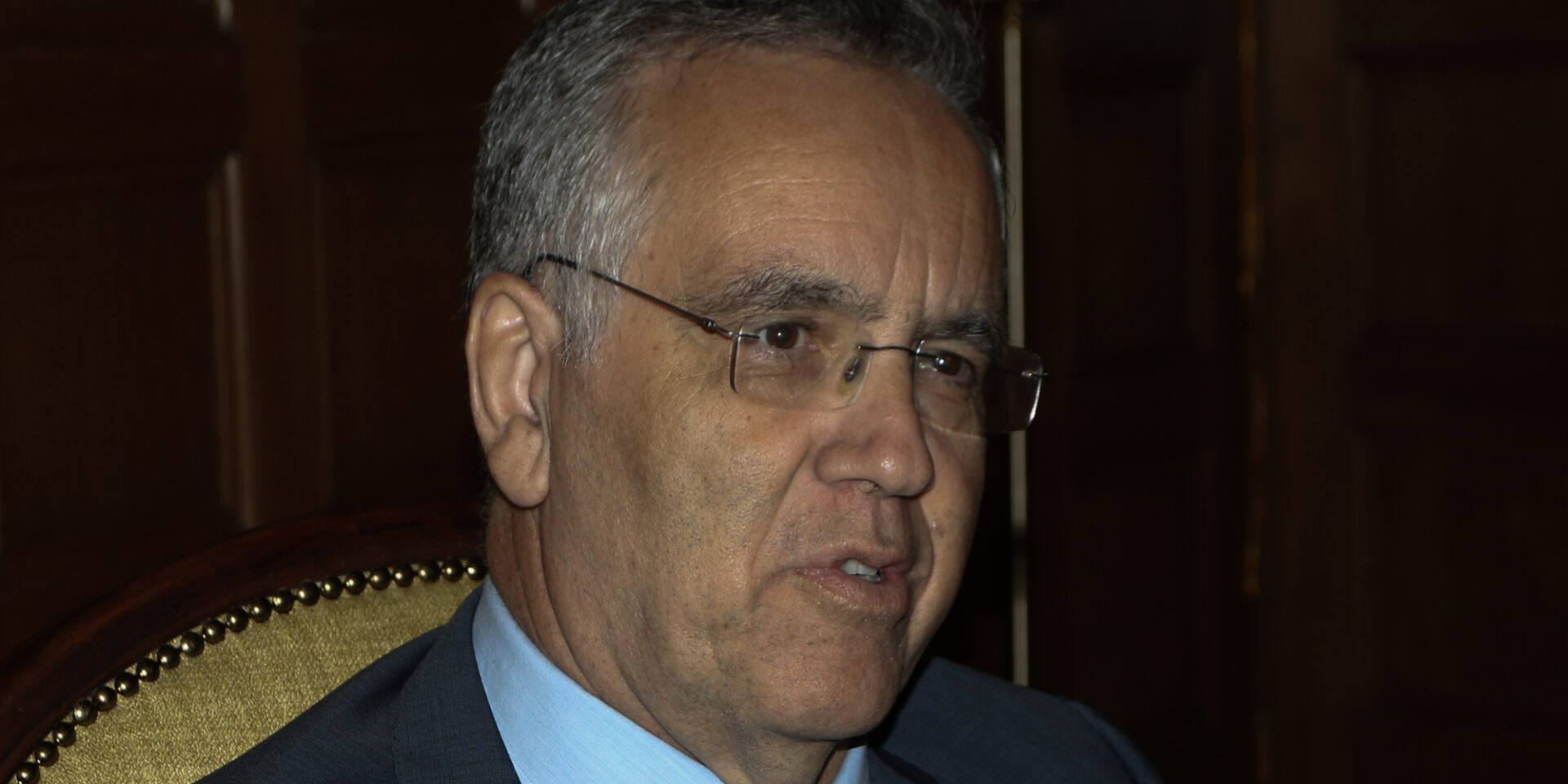 Συνταγματολόγοι εναντίον Ντογιάκου