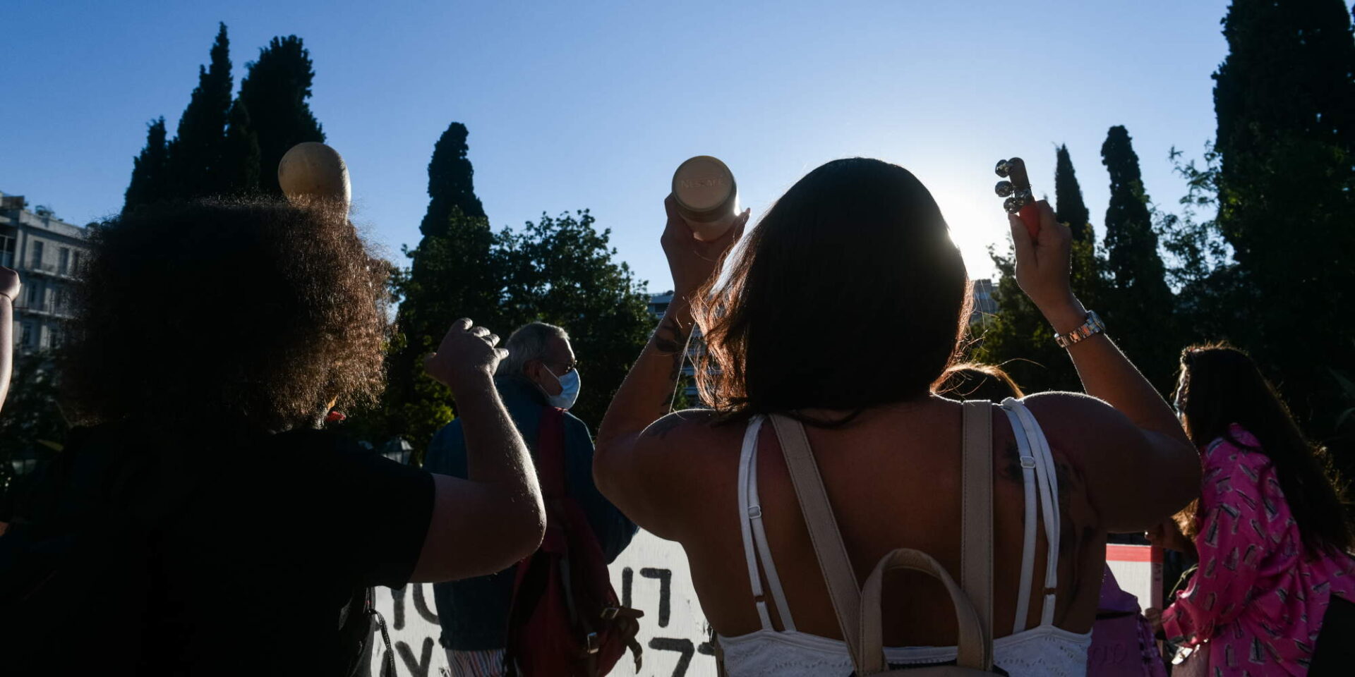 Πολίτες στο Σύνταγμα σε διαδήλωση για την ανεργία στη χώρα / Φωτογραφία: Eurokinissi