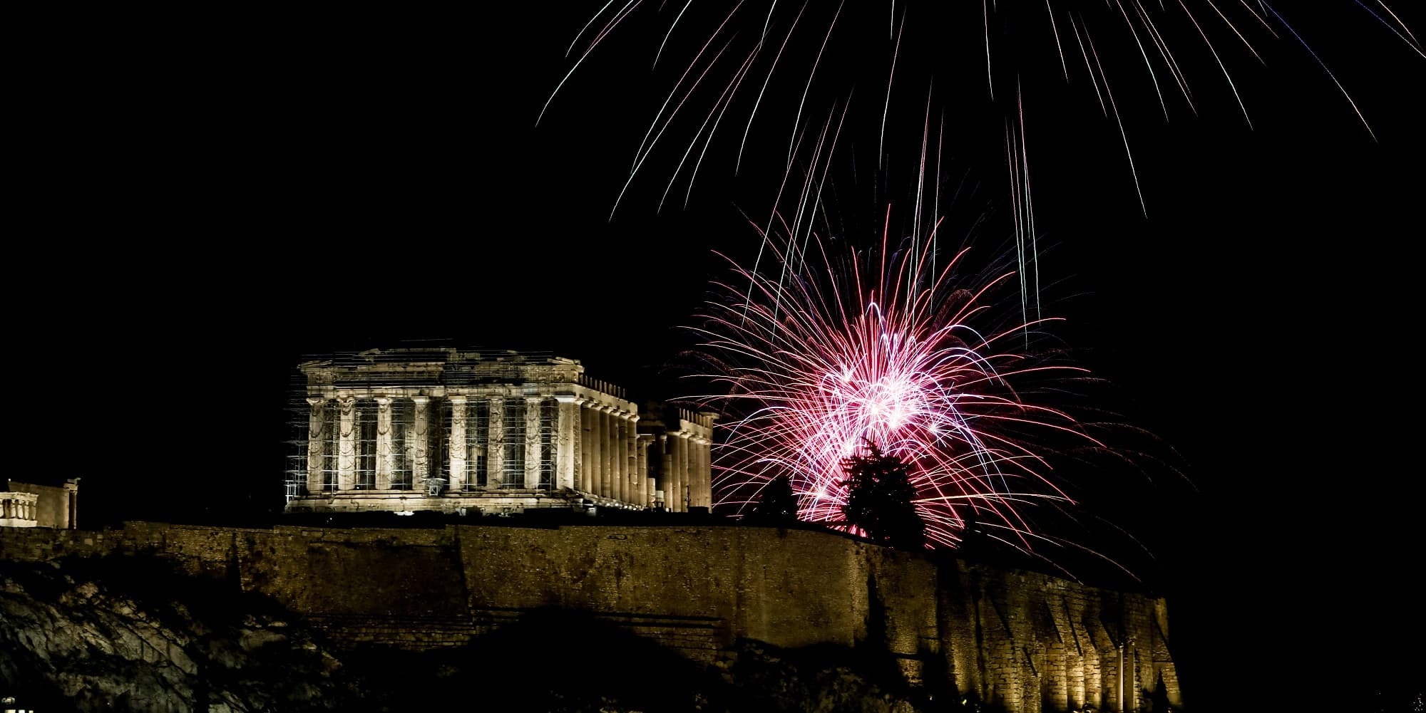 Υποδέχθηκε τον νέο χρόνο η Αθήνα