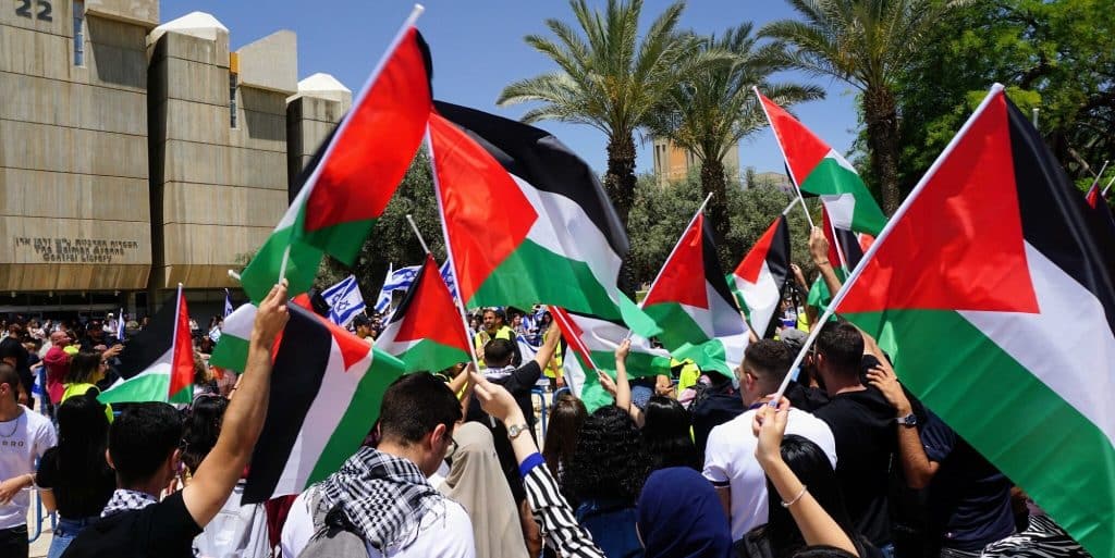 Απαγορεύει τις παλαιστινιακές σημαίες το Ισραήλ