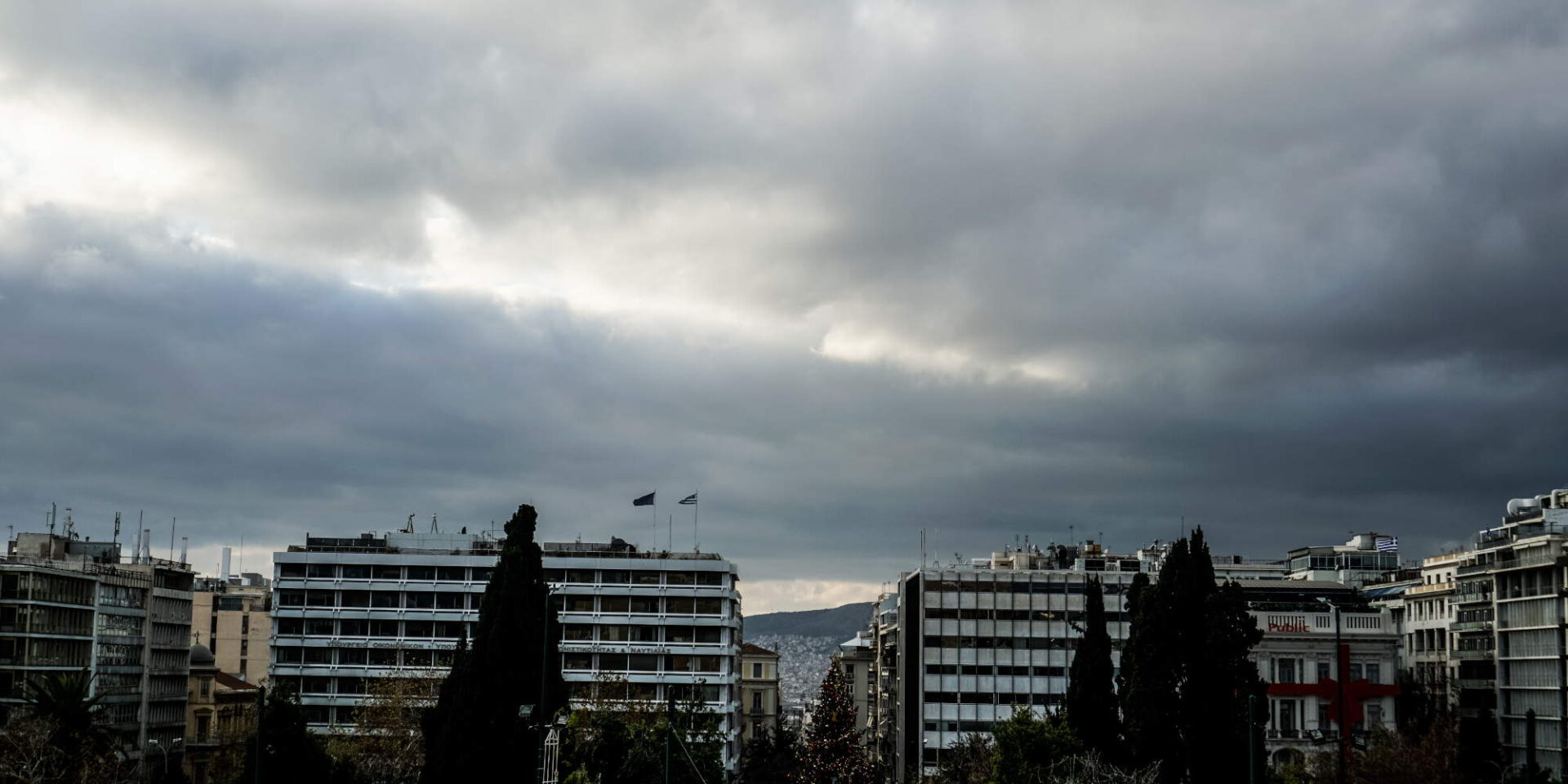 Συννεφιασμένος καιρός πάνω από την Αττική