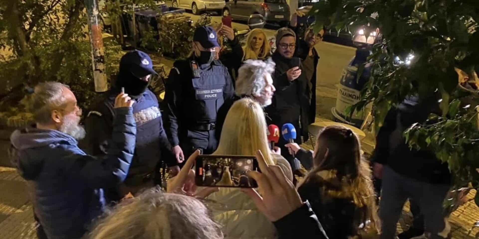 Ο Πέτρος Τατσόπουλος τη στιγμή που συλλαμβάνεται