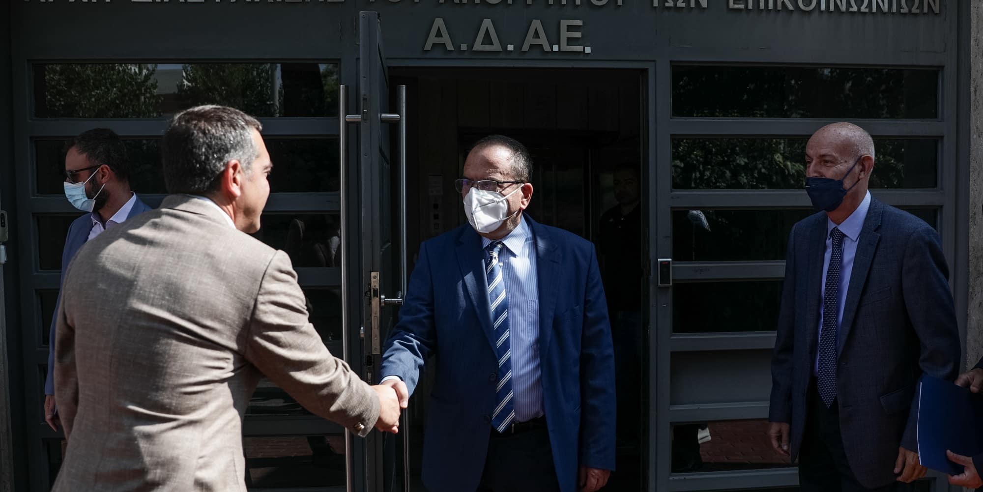 Ο Αλέξης Τσίπρας με τον πρόεδρο της ΑΔΑΕ Χρήστο Ράμμο