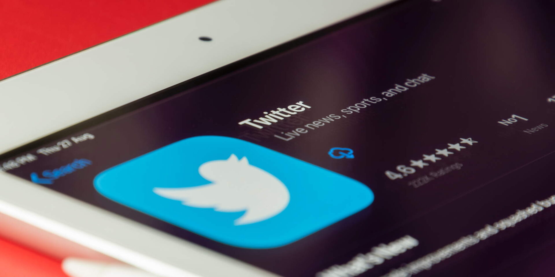 Το λογότυπο του Twitter σε οθόνη κινητού τηλεφώνου