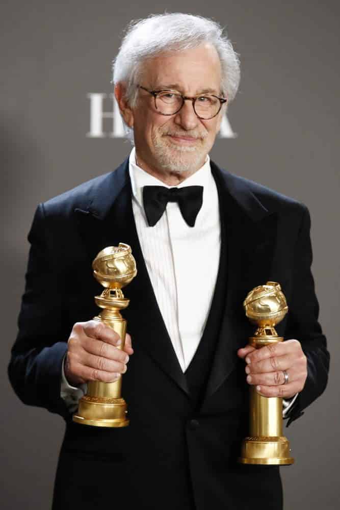 Ο Αμερικανός σκηνοθέτης Στίβεν Σπίλμπεργκ με δυο Χρυσές Σφαίρες ανά χείρας / Φωτογραφία: ΑΠΕ
