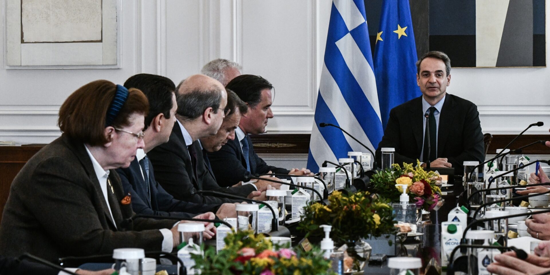 Υπουργικό συμβούλιο, με τον Κυριάκο Μητσοτάκη και την Λίνα Μενδώνη