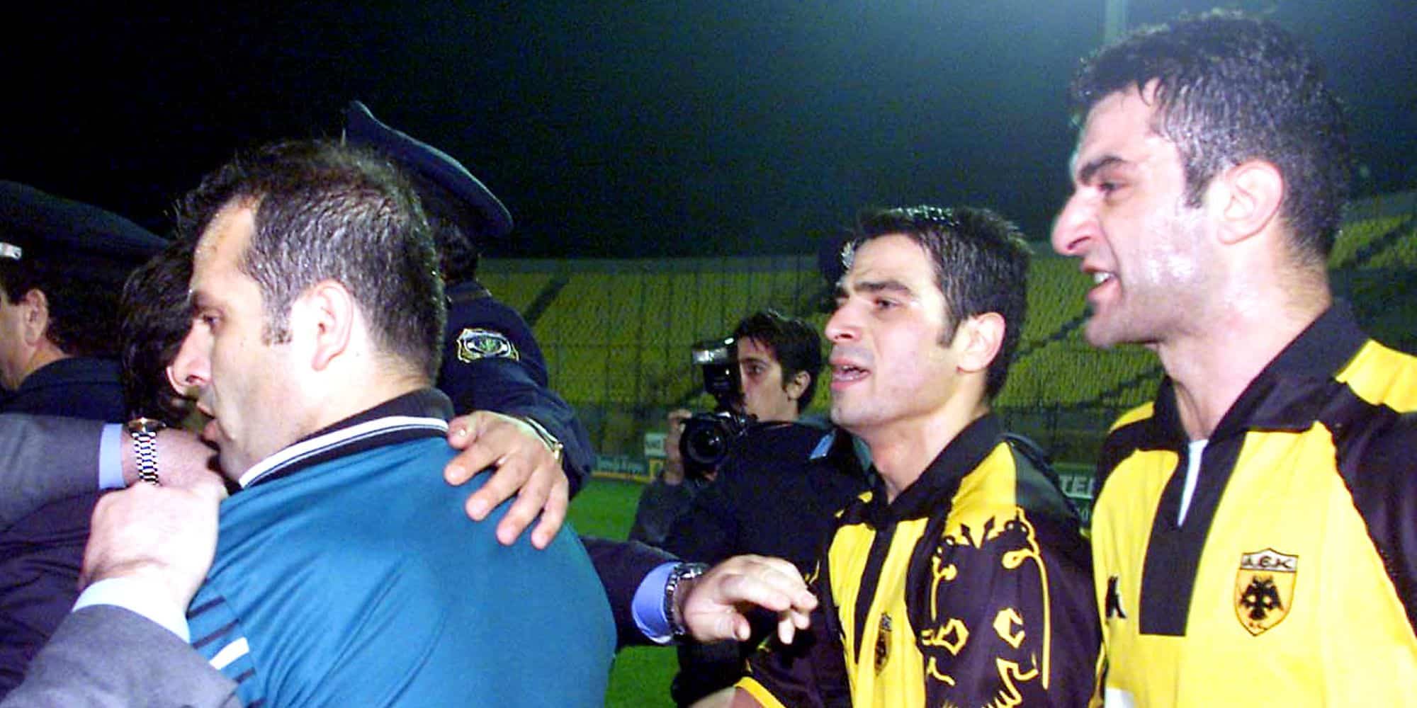 Εικόνα από το ντέρμπι της ΑΕΚ με τον Ολυμπιακό το '99 με διαιτητή τον Δημητρόπουλο