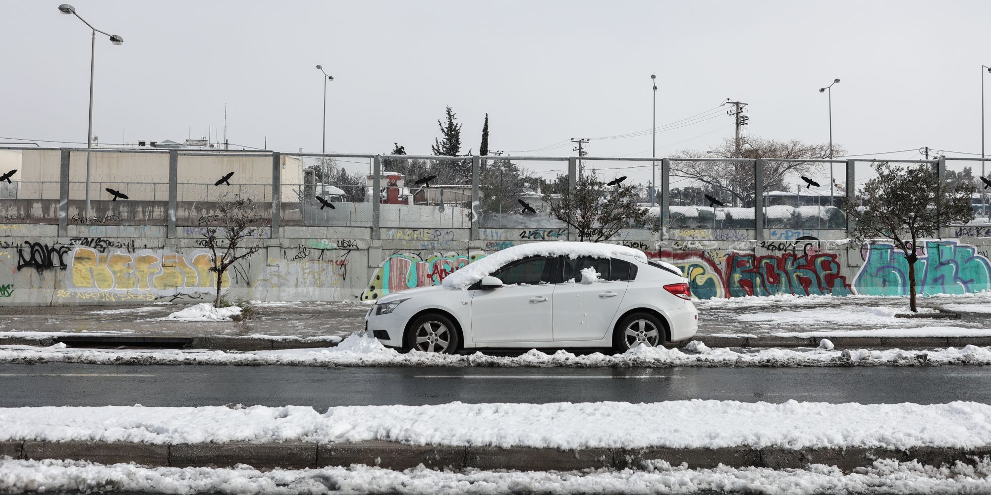 Αυτοκίνητο και χιόνια στην Αττική Οδό