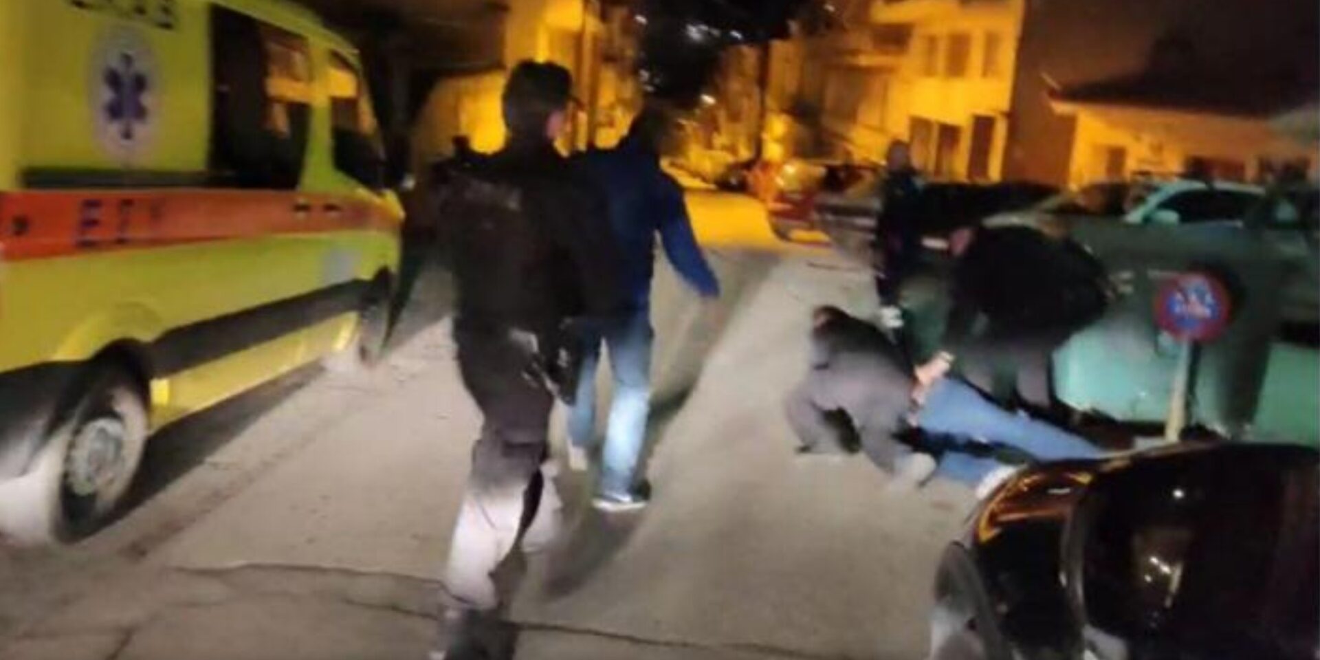 Εικόνα από τη βίαιη έξωση στην Καστοριά