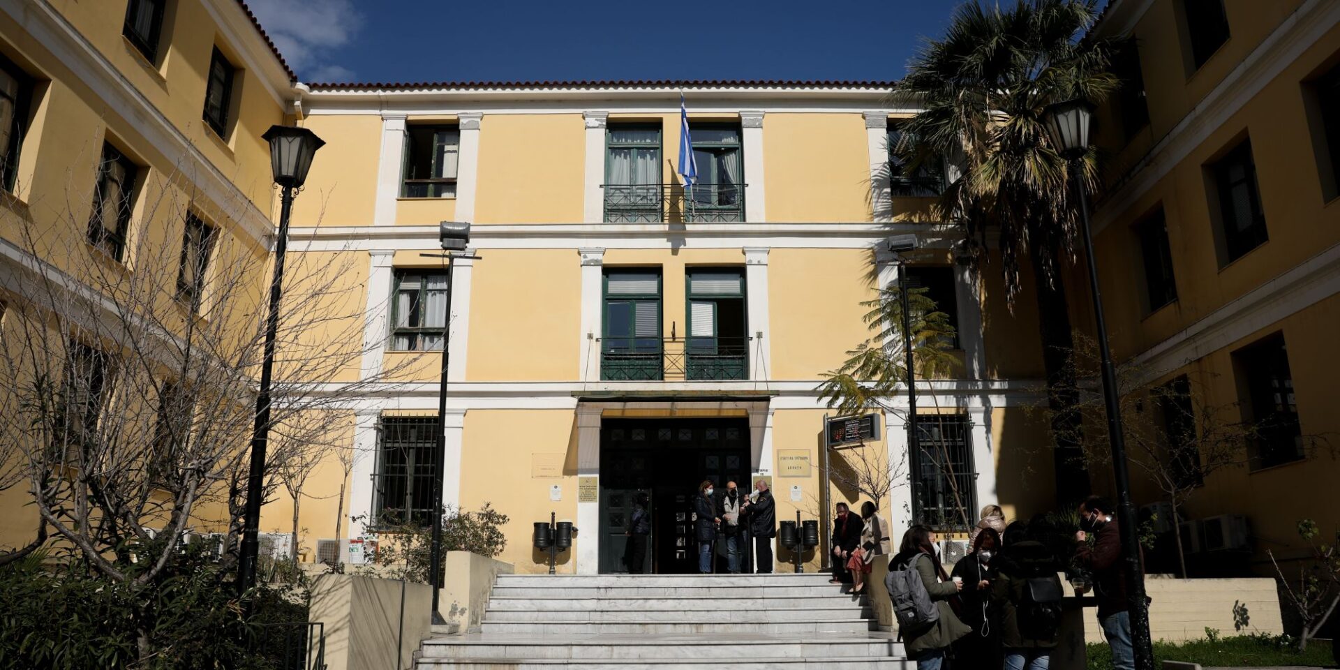 Τα δικαστήρια στην Ευελπίδων