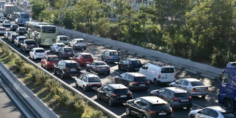 Σε εφαρμογή οι νέοι κανόνες για τα ανασφάλιστα οχήματα – Τα πρόστιμα και οι διοικητικές κυρώσεις